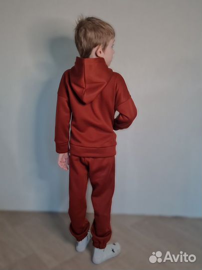 Детский костюм красный