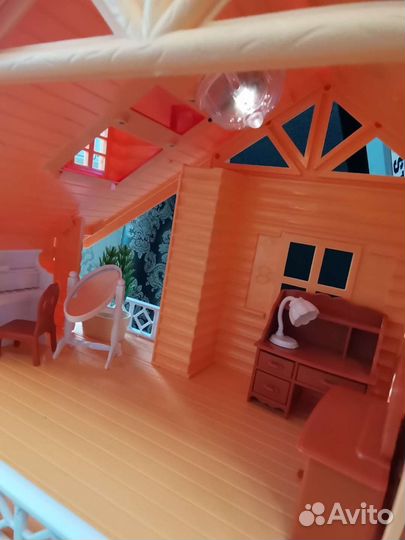 Кукольный домик с мебелью