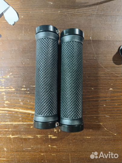 Грипсы черные зажимы ручки на руль быстросъёмные