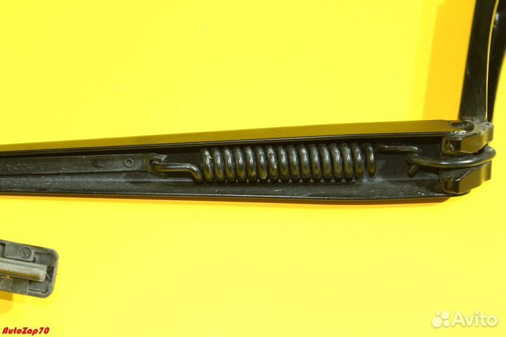 Nissan Patrol (Y62) Поводок стеклоочистителя перед