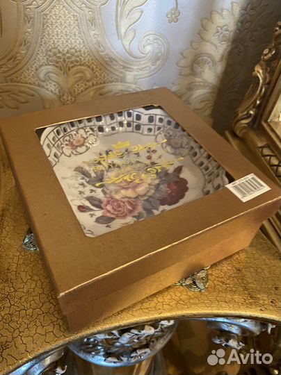 Конфетница на ножке фарфор