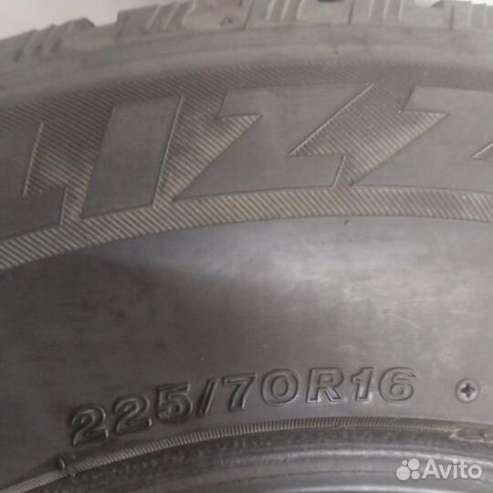 Bridgestone Blizzak Spike-01 225/70 R16
