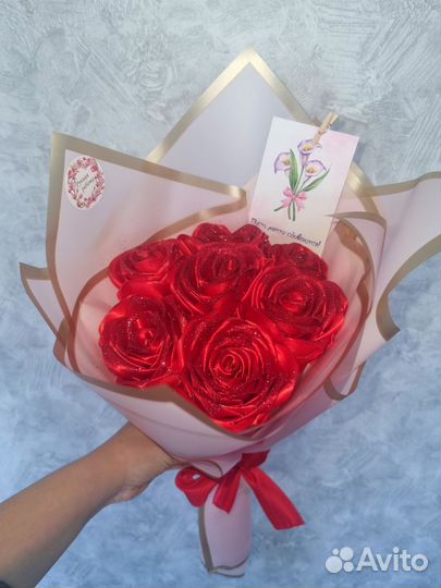 Букет из атласных роз