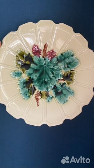 Антикварная майолика тарелка виноград