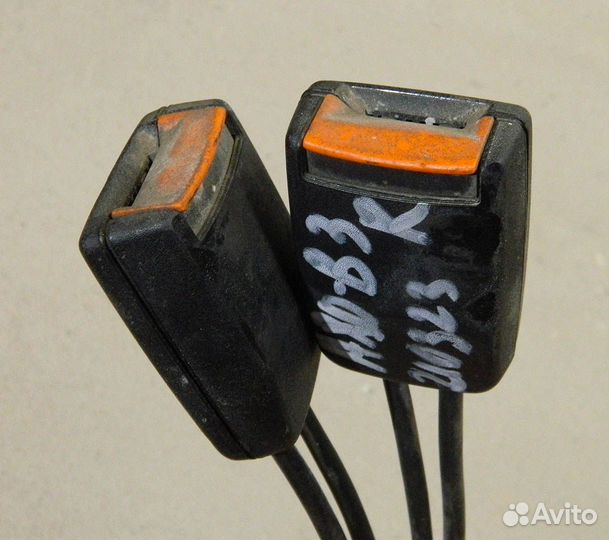 Ответная часть ремня безопасности Audi 80 B3