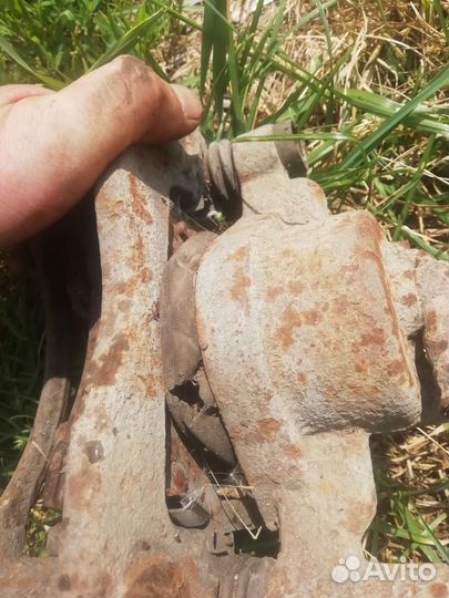 Суппорт передний правый мазда 323