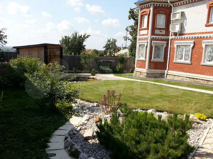 Дом 394 м² на участке 8,5 сот.