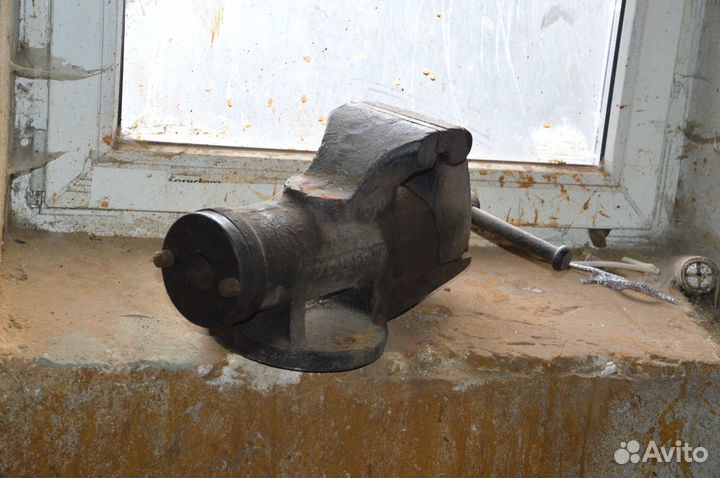 Тиски старинные, довоенные