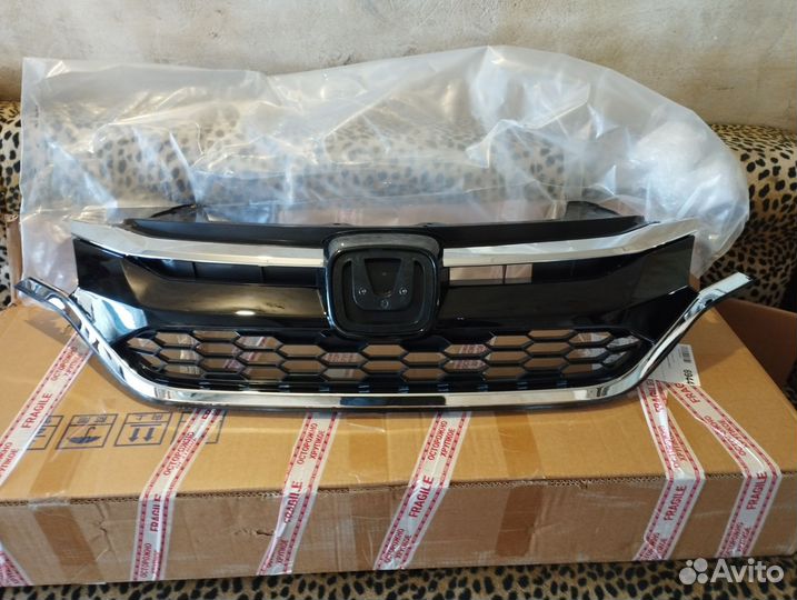 Решётка радиатора хонда CRV4