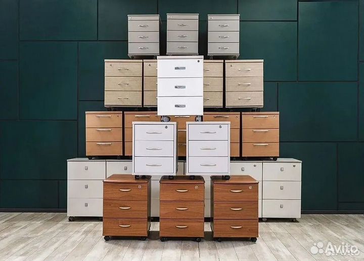 Тумба на колёсах, приставная, с замком