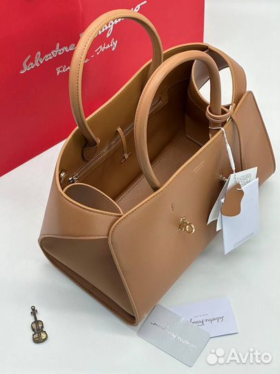 Брендовая женская сумка новая ferragamo