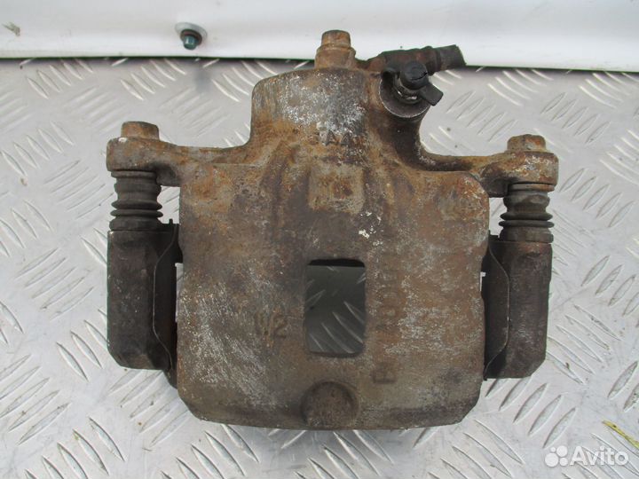 Суппорт передний левый Hyundai Sonata 3 2.0 1996г