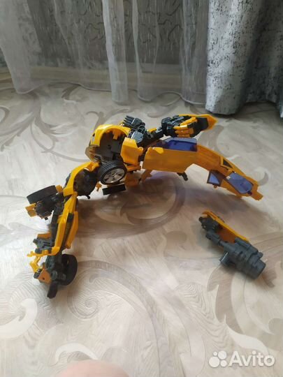 Робот трансформер Бамблби большой