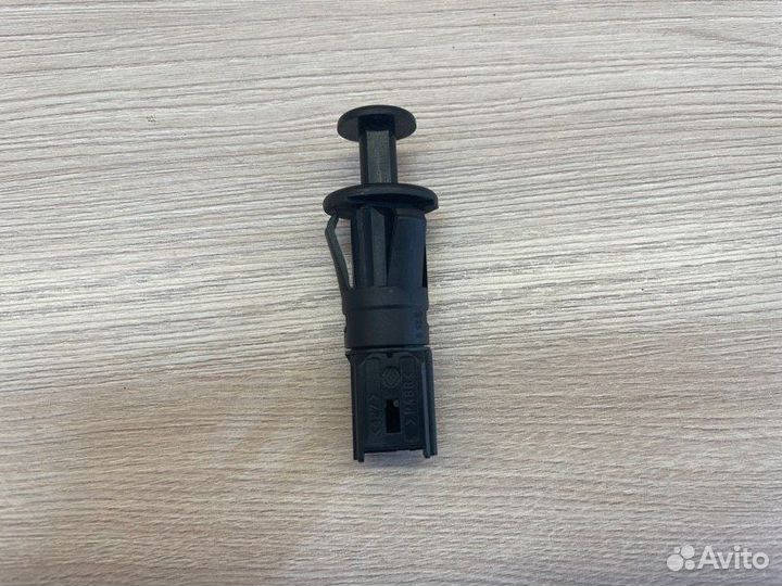 Концевик двери задний Renault Logan