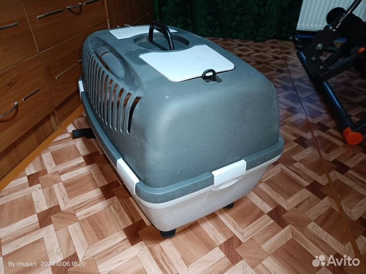 Переноска для животных пластиковая на колёсах