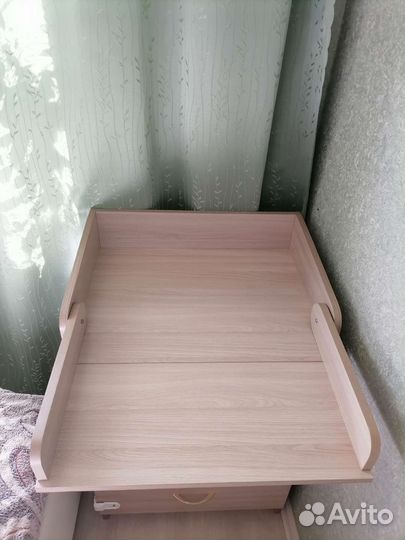 Детская кроватка и пеленальный комод