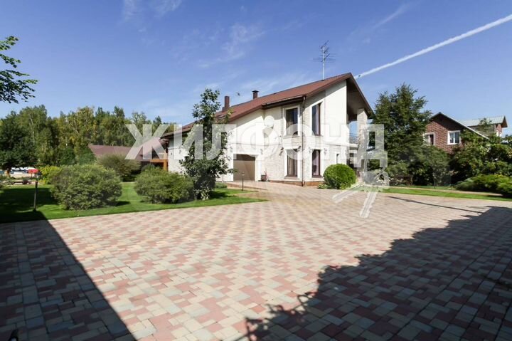 Коттедж 319,4 м² на участке 24 сот.