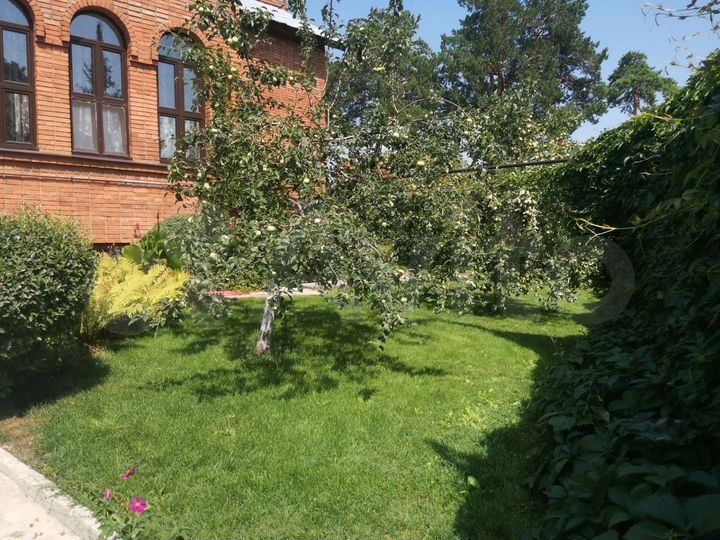 Дом 303 м² на участке 25 сот.