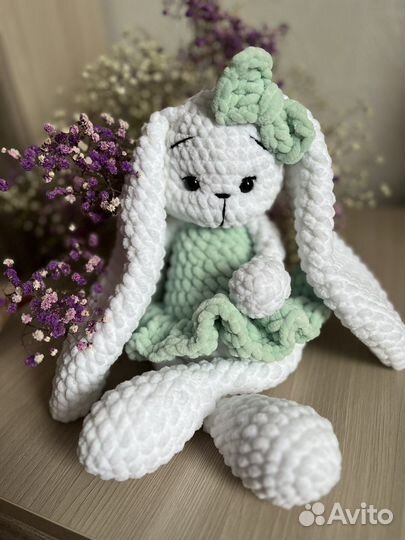 Вязаный зайка амигурумми