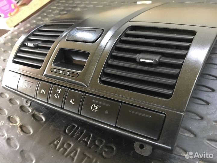 Кнопки включения полного привода SsangYong Rexton