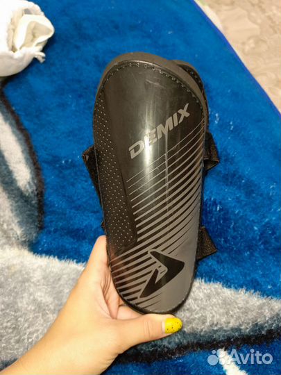 Щитки футбольные