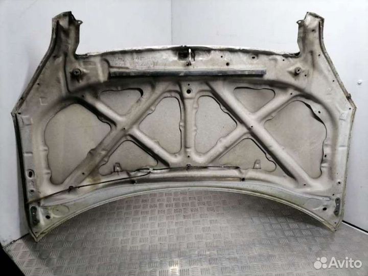 Капот ToyotaAvensis verso2002