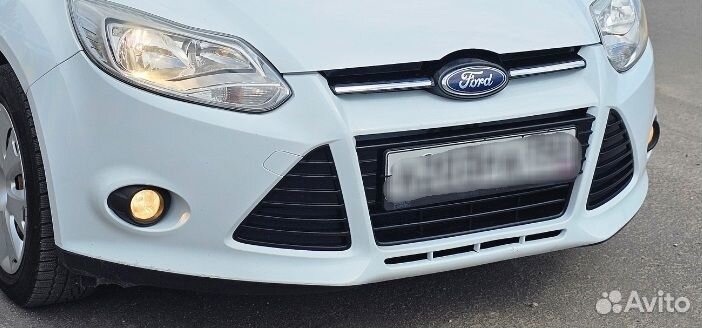 Бампер передний Ford Focus 3 белый