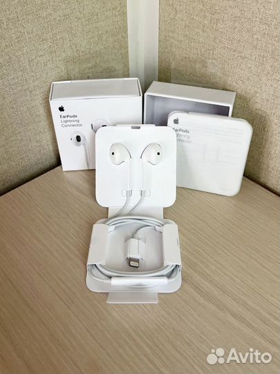 Проводные наушники Apple EarPods Lightning (новые)