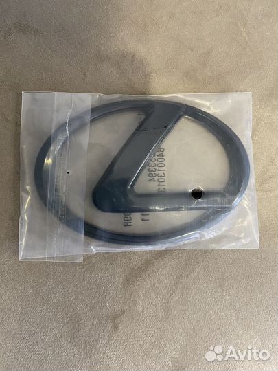 Эмблема Lexus