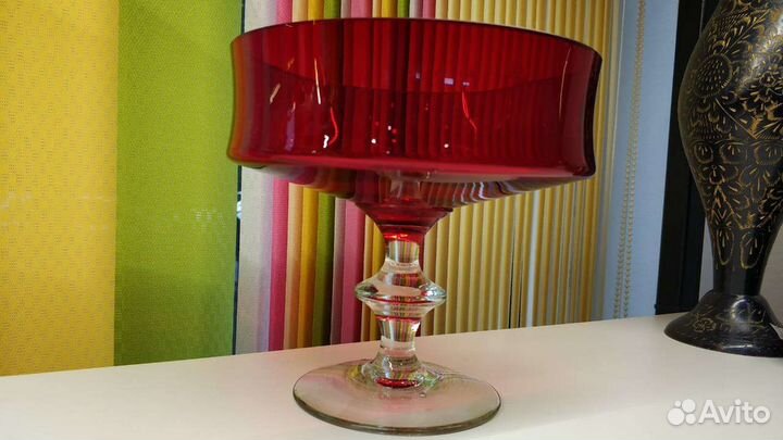 Ваза для фруктов винтаж красное стекло