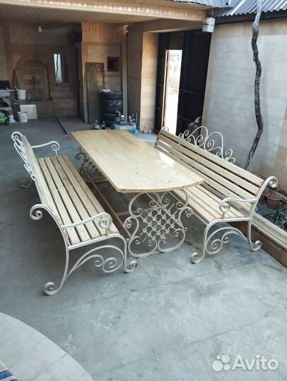 Садовая кованная мебель, стол со скамейками