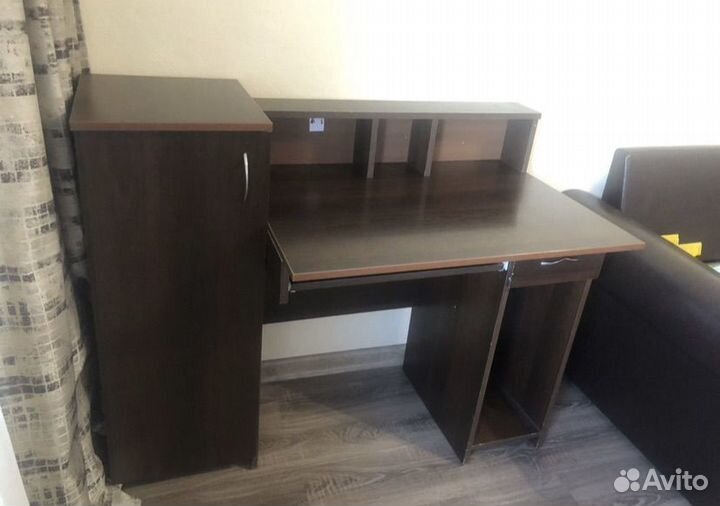 Письменный стол, компьютерный стол