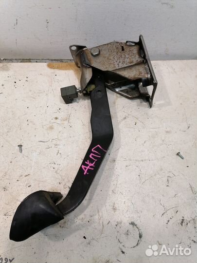 Педаль тормоза (SsangYong Kyron)