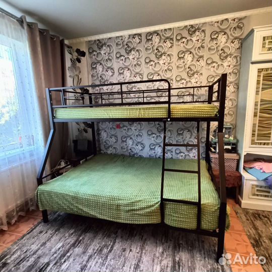 Двухъярусная кровать металлическая бу