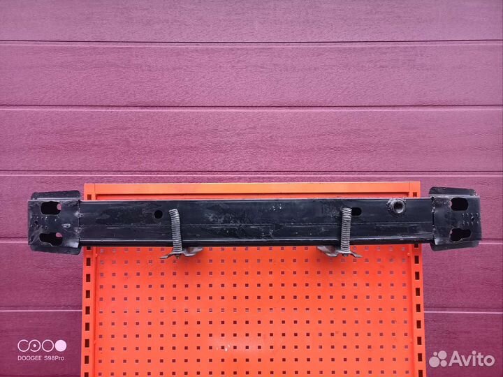 Брус бампера Toyota Camry 40