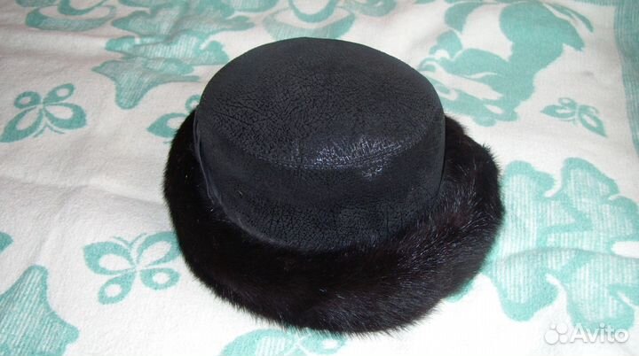 Шляпа женская с меховой отделкой