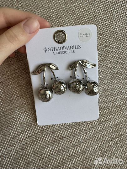 Новый серьги Stradivarius