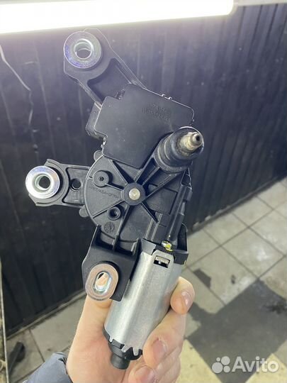 Моторчик заднего дворника cayenne 2010г