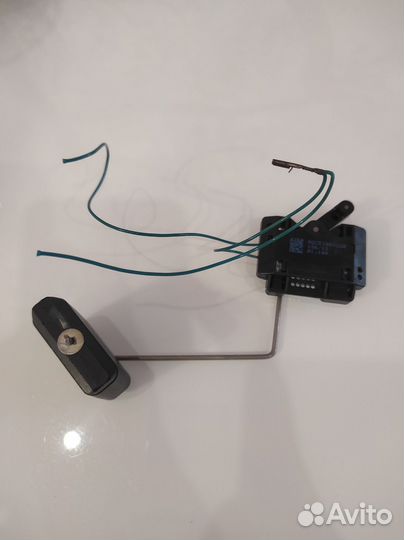 Датчик уровня топлива левый BMW e90