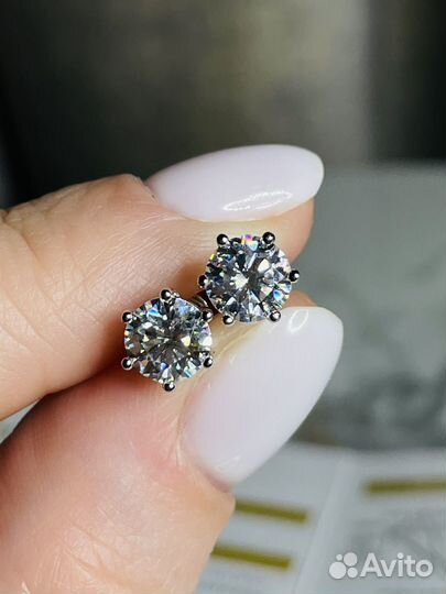 Пусеты с муассанитами бриллиантами