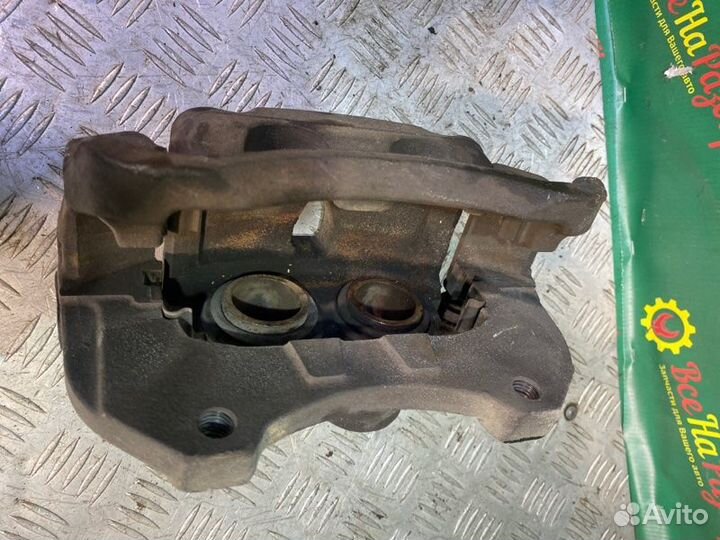 Суппорт передний левый Cadillac Cts 2 седан 3.6