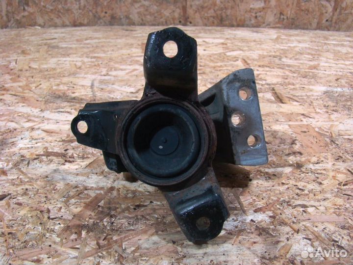 KIA Sportage 2 Опора двигателя правая