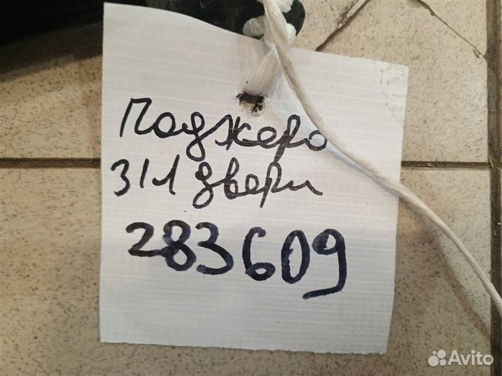 Направляющая стекла двери задней левой Mitsubishi