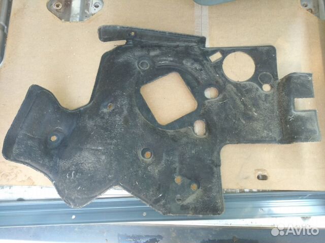 Изолятор перегородки под капотом