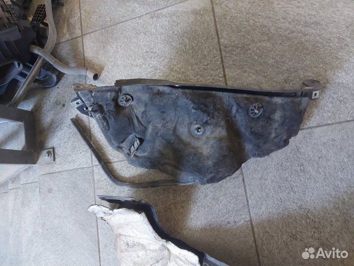 Накладка Audi Q7 внедорожник 3.6 2007