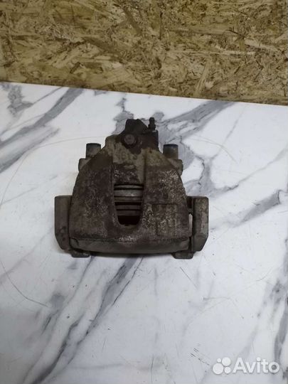 Передний правый левый суппорт mazda 3 BK