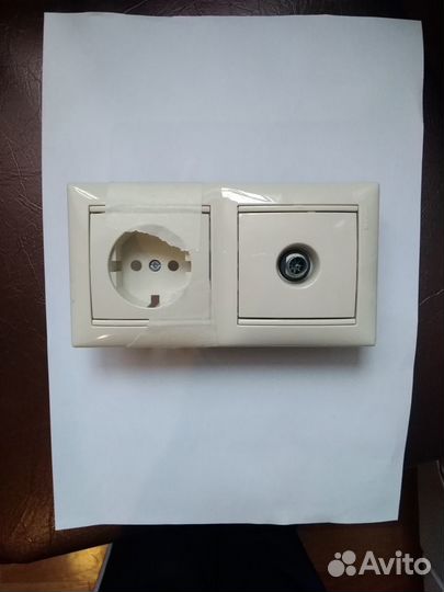 Розетка с гнездом для кабеля тв