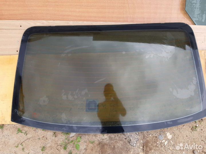 Стекло заднее Kia Cerato 1