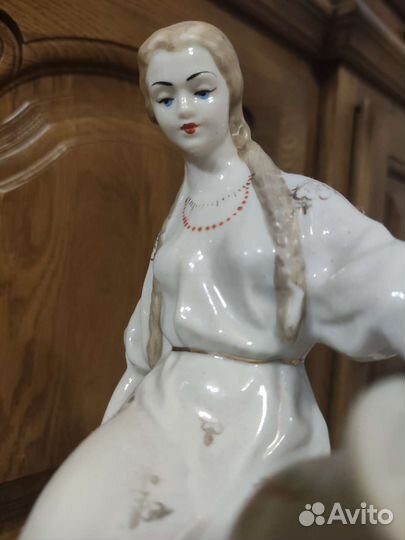 Статуэтка девушка с кувшином, керамистка пзхк