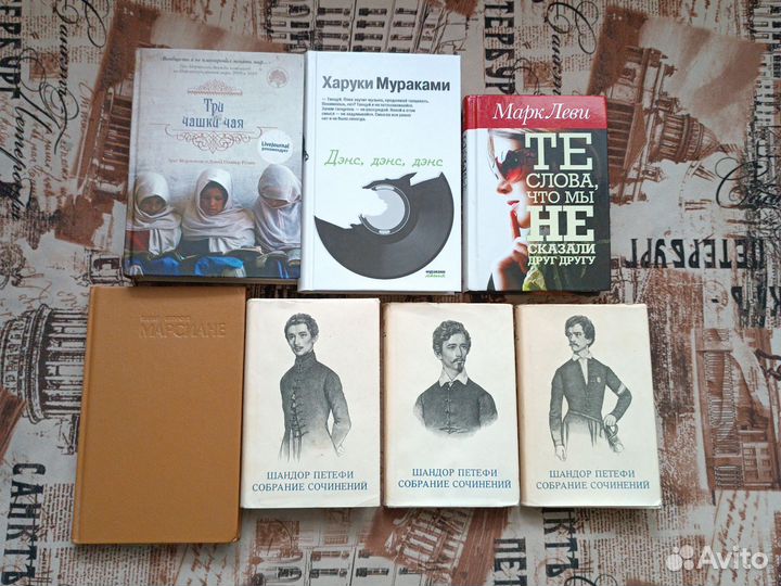 Книги: Мураками, Коэльо, Берроуз и др